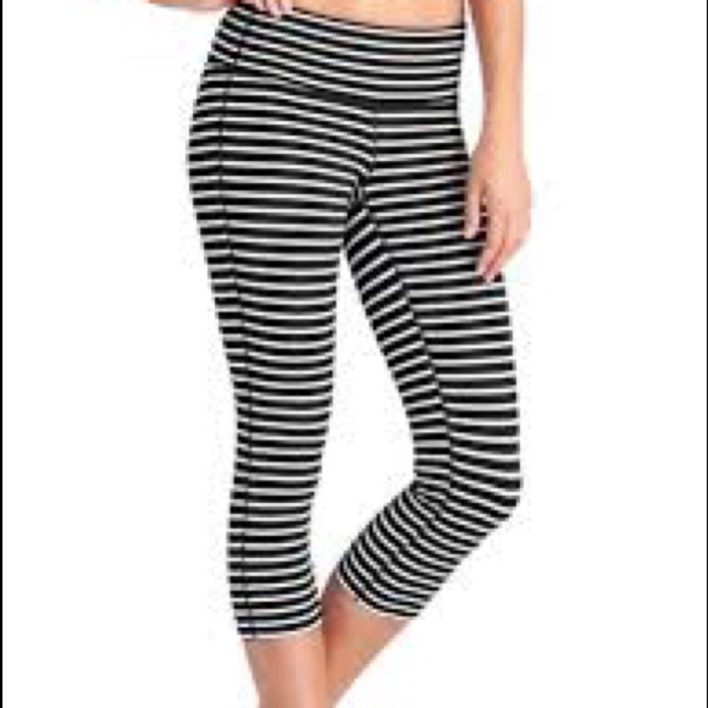 Athleta Stripes Chaturanga Crop Leggings Black & White Sz.XS